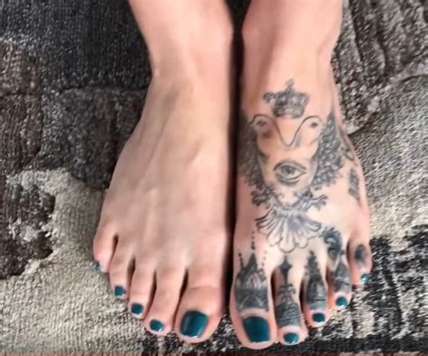 Rahyndee Jamess Feet